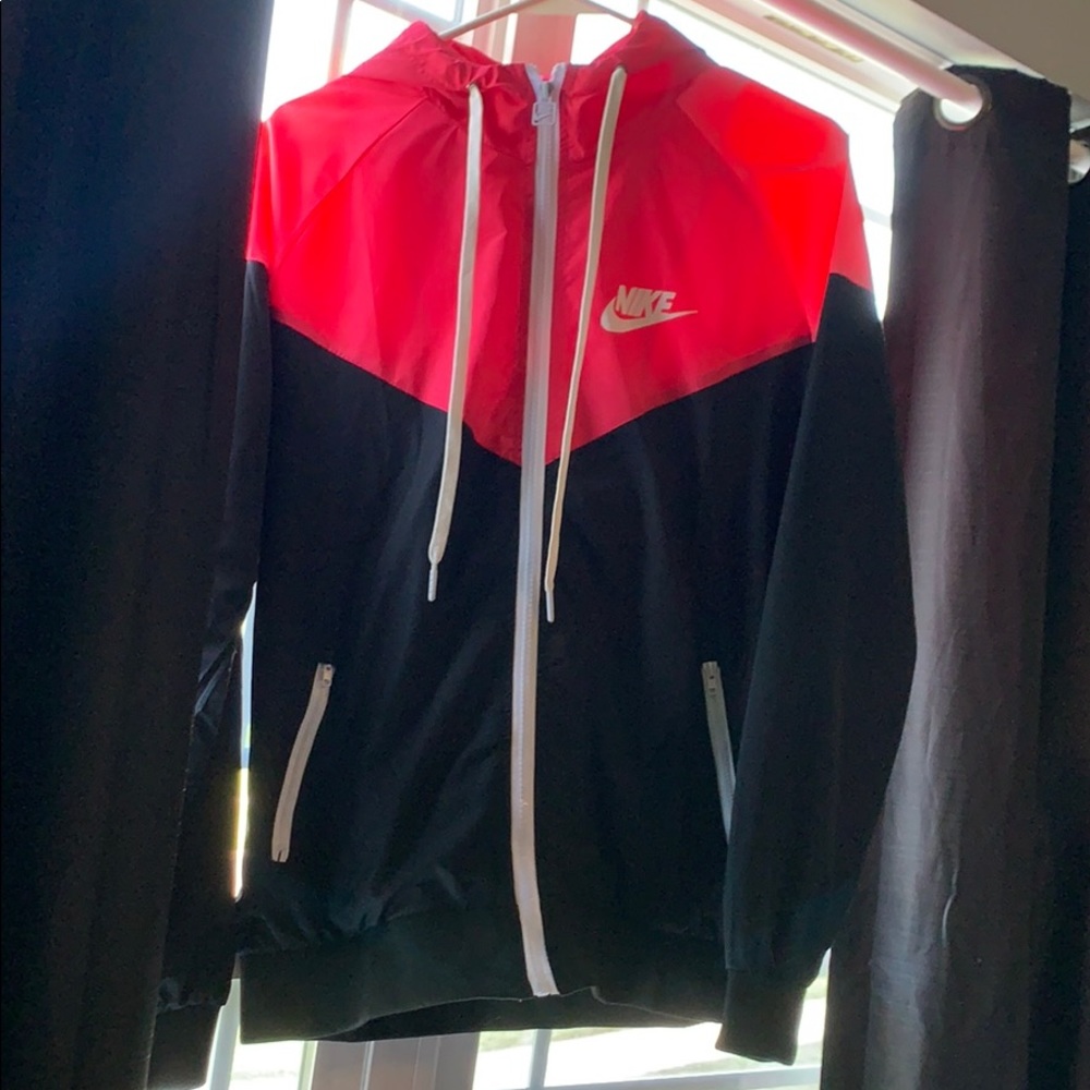 nike wind breaker